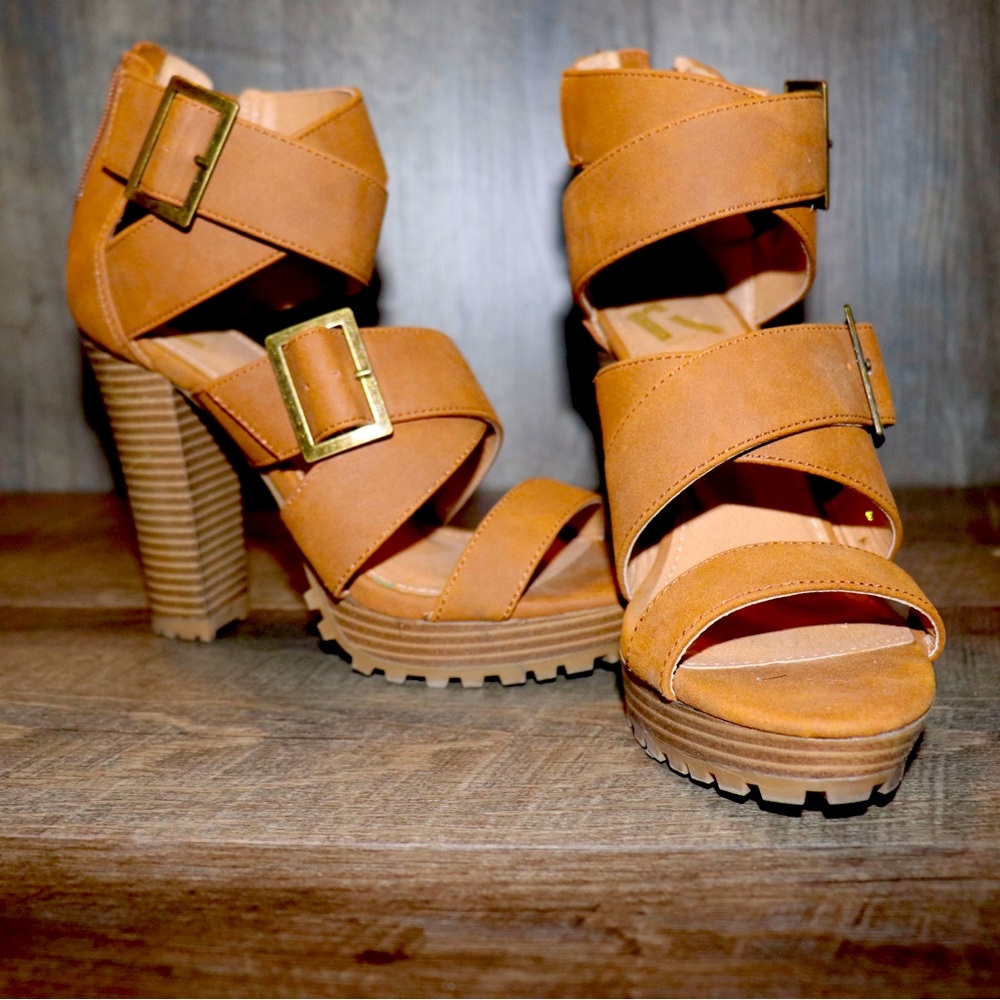 Brown 4 in strapped pleather Sanford size 5.5 only one 3 times.